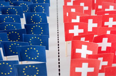 EU- und Schweizer-Flaggen